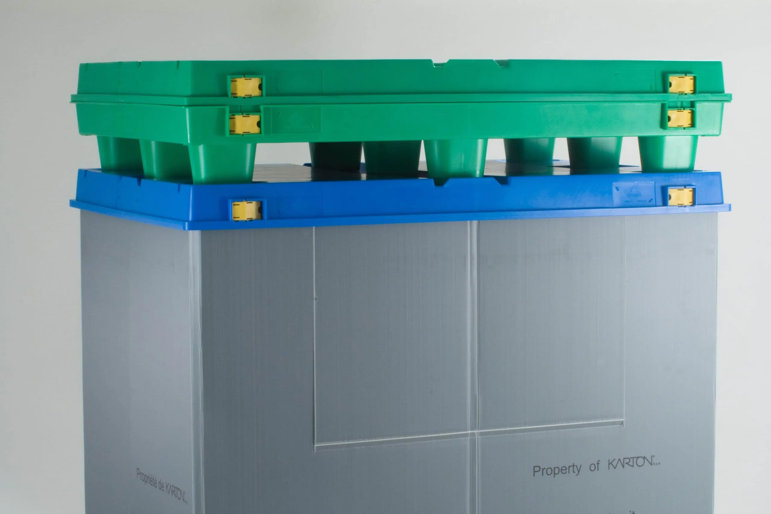 HeWaPack Verpackung und Transportsicherung Produktbeispiel Aufsatzrahmen aus vollem Kunststoff